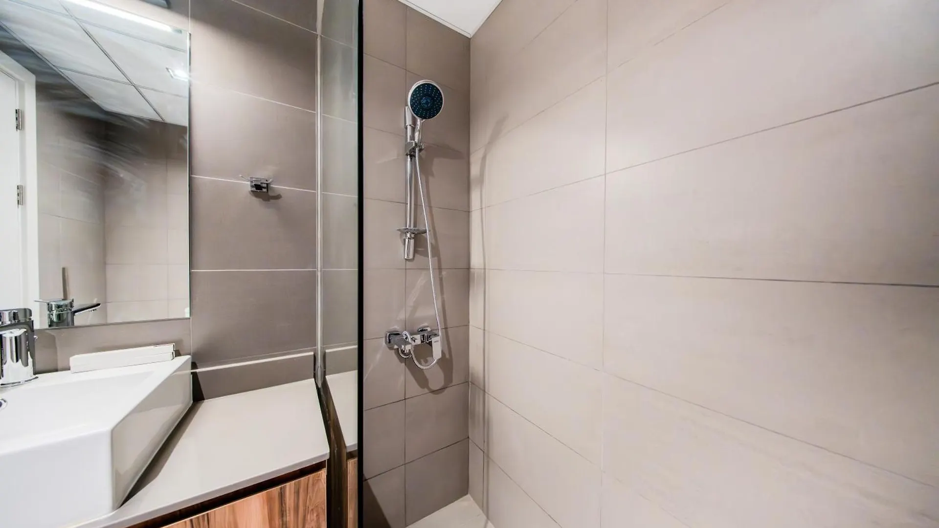 아파트 1Br The Artists Home By Bluecloud Holidays 샤르자